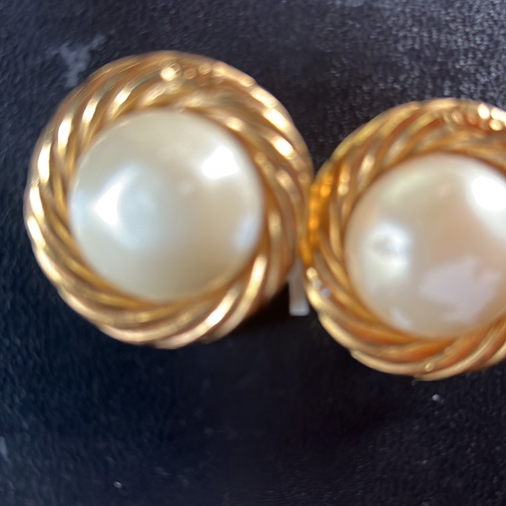 Vintage Chanel Clips(Authentic) - Picture 5 of 9